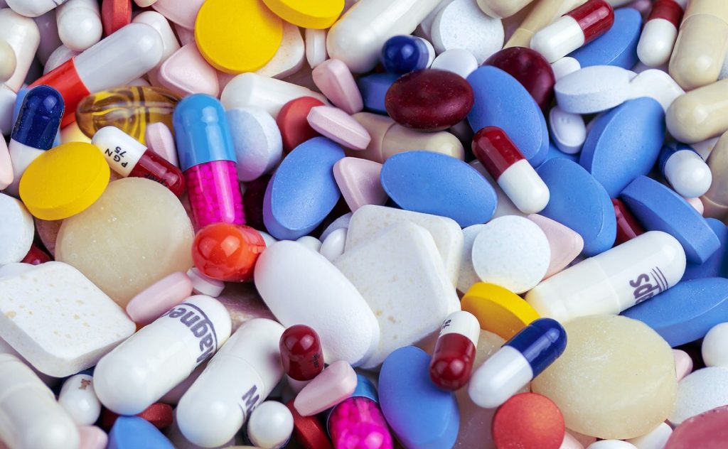 Photo by myriam-zilles-KltoLK6Mk-g-unsplash
Image of pills, different types, formats and colors.